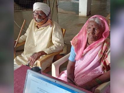 ...And in the evening of their life elderly couple came together | ...अन् आयुष्याच्या संध्याकाळी ‘ते’ दाम्पत्य आले एकत्र