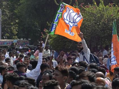 Nagpur Gram Panchayat Election Results : Mahavikas Aghadi has 167 seats and Mahayuti has 157 seats | दाव्यांचे रॉकेट, गावोगावी दिवाळी! महाविकास आघाडीला १६७ तर महायुतीला १५७ जागा