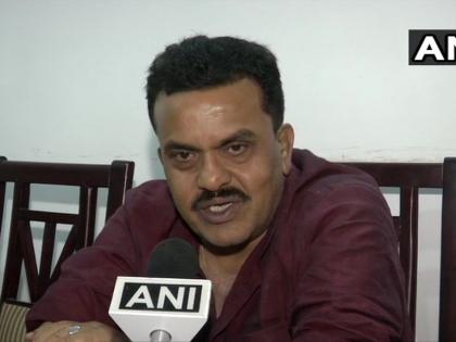 Sanjay Nirupam Reaction on J&K Governor statement on Rajiv Gandhi | खुर्ची वाचविण्यासाठी जम्मू काश्मीरच्या राज्यपालांची चमचेगिरी- संजय निरुपम