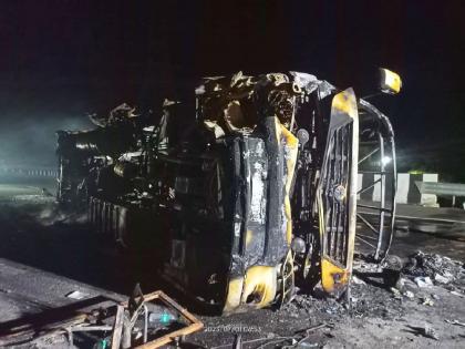 Buldana Bus Accident : The bus driver fell asleep and 25 passengers lost their lives | Buldana Bus Accident : बस चालकाला डुलकी लागली अन् २५ प्रवाशांचा होरपळून जीव गेला 