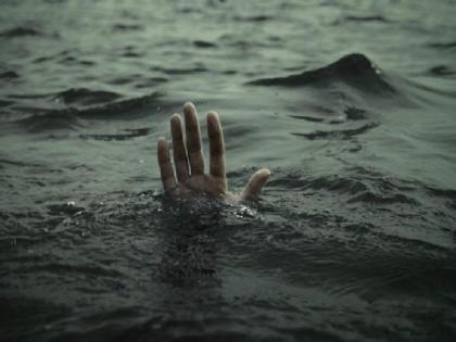 Businessman dies due to vertigo while swimming in swimming tank | स्विमिंग टँकमध्ये पोहताना चक्कर येऊन बुडाल्याने व्यापाऱ्याचा मृत्यू