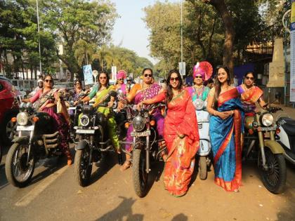 Goshta Eka Paithanichi marathi-moviesayali sanjeev bike rally in dadar | Sayali Sanjeev: 'पैठणी'ची बाईक रॅली ; भरजरी पैठणी नेसून सहभागी झाली सायली संजीव