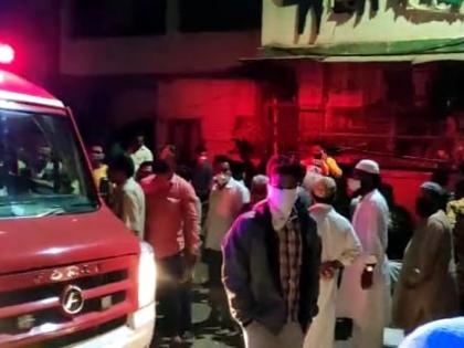 explosion of a domestic gas cylinder, eight burned; The injured are being treated at the hospital | घरगुती गॅस सिलेंडरचा स्फोट, आठ जण भाजले; जखमींवर रुग्णालयात उपचार सुरू