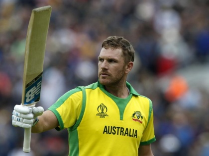 ICC World Cup 2019: Aaron Finch scored 153 ; Australia given 335 runs target to Sri Lanka | ICC World Cup 2019 : फिंचने श्रीलंकेला झोडपले; ऑस्ट्रेलियाच्या ३३४ धावांचा डोंगर