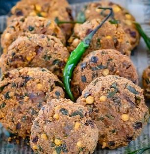 बाहेरून कुरकुरीत, आतून मऊ! उडपी स्टाईल खमंग डाळ वडे - गुलाबी थंडीतील झक्कास बेत...