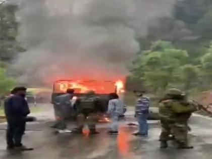 Just in, Breaking: Four soldiers killed after Indian Army vehicle catches fire in Poonch, jammu today | Breaking: धक्कादायक! पूंछमध्ये लष्करी वाहनाला भीषण आग; चार जवानांचा होरपळून मृत्यू