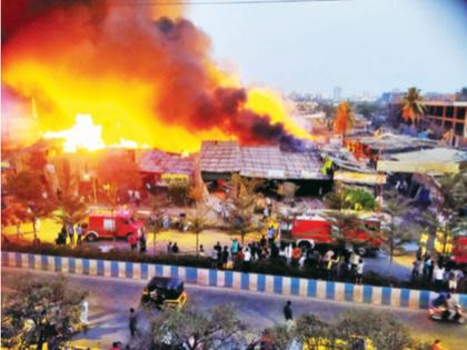 One died in the fire; 50 illegal godowns, shacks in Mira-Bhyander | आगीत होरपळून एकाचा मृत्यू; मीरा-भाईंदरमध्ये बेकायदा ५० गोदाम, झोपड्या खाक