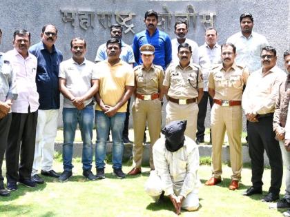 Accused of five murders, on the run for 20 years, arrested; action of Solapur Rural Police | पाच खून करणारा, २० वर्षांपासून फरार झालेला आरोपी अटकेत; सोलापूर ग्रामीण पोलिसांची कामगिरी