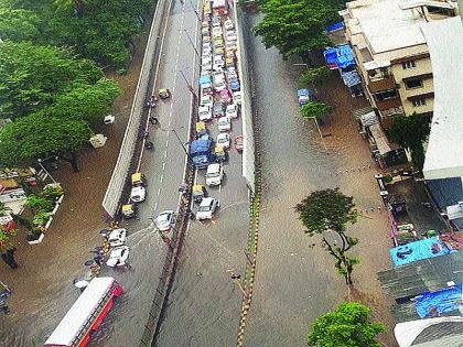 Only one bridge in the city of Mumbai in good condition | मुंबई शहरातील केवळ एकच पूल सुस्थितीत