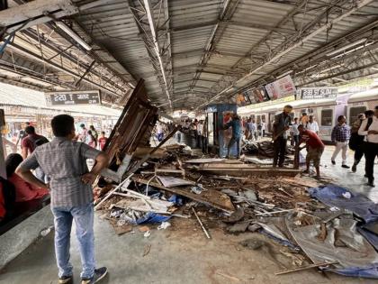 in mumbai dispatch of food stalls now at platform ends initiatives of central railway | फूड स्टॉल्सची रवानगी प्लॅटफॉर्मच्या टोकावर; मध्य रेल्वेचा उपक्रम, प्रवासी घेणार मोकळा श्वास