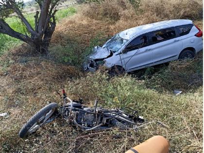 The speeding car blew up the bike; Two on a bike were killed on the spot in a horrific accident | भरधाव कारने बाईकला उडवले; भीषण अपघातात बाईकवरील दोघे जागीच ठार