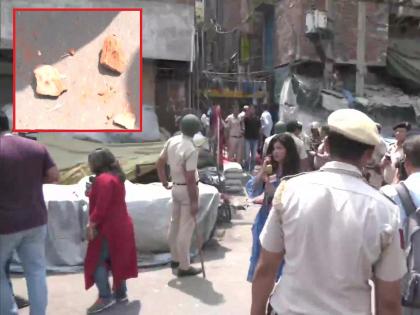 Jahangirpuri Violence: stone pelting on police in Jahangirpuri area, 1 police officer injured | Jahangirpuri Violence: दिल्लीच्या जहांगीरपुरीमध्ये पुन्हा गोंधळ; पोलीस पथकावर दगडफेक, 1 पोलीस अधिकारी जखमी