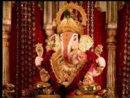 'The' Ganesha's special attraction of immersion procession queued sooner than time | विसर्जन मिरवणुकीचे खास आकर्षण असलेले ‘ते’ गणपती वेळेआधीच रांगेत 