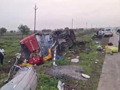 Fatal tanker-bus accident on Mumbai-Ahmedabad highway; Vehicles damaged, one dead | मुंबई-अहमदाबाद महामार्गावर टँकर-बस यांचा भीषण अपघात; वाहनांचे नुकसान, एक ठार Fatal tanker-bus accident on Mumbai-Ahmedabad highway; Vehicles damaged, one dead | मुंबई-अहमदाबाद महामार्गावर टँकर-बस यांचा भीषण अपघात; वाहनांचे नुकसान, एक ठार