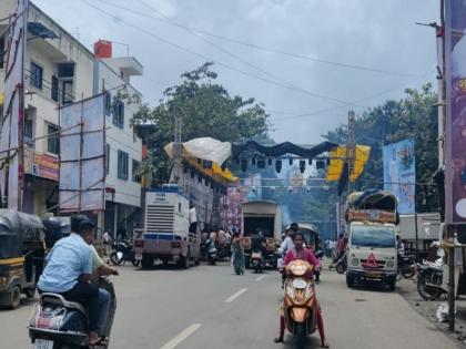 Dahihandi festival in Pune Attendance of movie stars Speakers blaring flexing across the city | पुण्यात दहिहंडी उत्सव दणक्यात! सिनेतारकांची उपस्थिती; स्पीकरचा दणदणाट, शहरभर फ्लेक्सबाजी