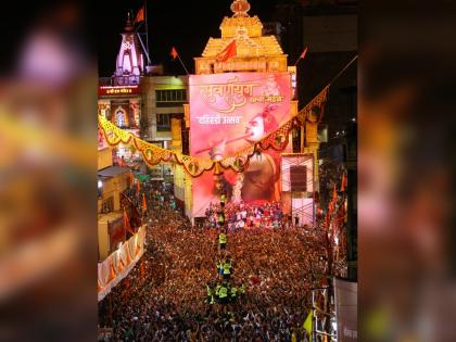 Srikrishna Kaliamardan 30 feet high moving spectacle of Suvarna Yuga Tarun Mandal this year | सुवर्णयुग तरुण मंडळाचा यंदा श्रीकृष्ण - कालियामर्दन ३० फूट उंचीचा हलता देखावा