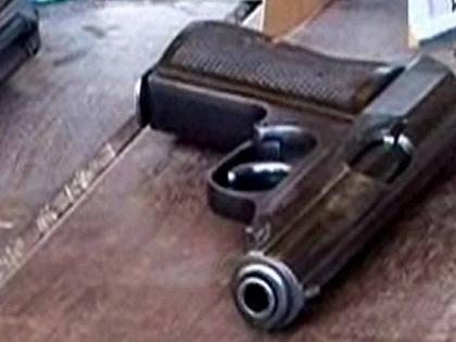 A 12-year-old boy misfired with a pistol in the trash! | कचऱ्यातील पिस्तुलाने १२ वर्षीय मुलाकडून झाले मिसफायर ! A 12-year-old boy misfired with a pistol in the trash! | कचऱ्यातील पिस्तुलाने १२ वर्षीय मुलाकडून झाले मिसफायर !