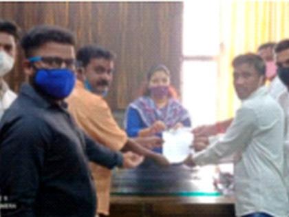 The threshold of the municipality is being worn by the citizens for cleanliness | स्वच्छतेसाठी नागरिक झिझवताहेत पालिकेचा उंबरठा The threshold of the municipality is being worn by the citizens for cleanliness | स्वच्छतेसाठी नागरिक झिझवताहेत पालिकेचा उंबरठा