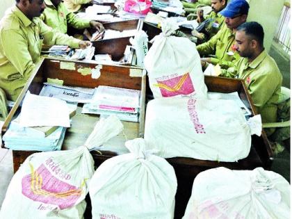  Five lakhs of sister's postal service in the hands of brothers, postal: Full feature: Rakhi Mail special feature | बहिणींच्या पाच लाख राख्या टपाल सेवेने भावांच्या हाती, टपालपेटी फुल्ल : ‘राखी मेल’ची खास सोय