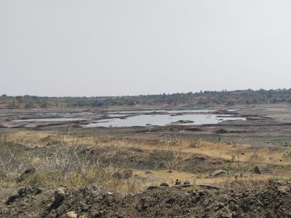 The dams in Beed district were dry, the thirst did not run; 54 projects in dead stock, 52 dry | बीड जिल्ह्यातील धरणे आटली, तहान भागेना; ५४ प्रकल्प मृत साठ्यात, ५२ कोरडे