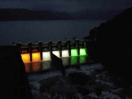 Chankapur dam bathed in tricolour | तिरंग्याने न्हाऊन निघाला चणकापूर धरणातील विसर्ग