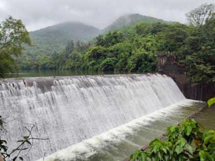 अनेक वर्षे वचनांचा पाऊस, पण नळ कोरडेच; धरण शेजारी असतानाही पाण्यासाठी आजही वणवण - Marathi News | many years of promises of rain but the taps are dry even though the dam is nearby there is still a struggle for water | Latest News at Lokmat.com