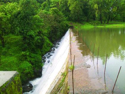 Jashar waterfall was overwhelmed by Jaisagar Dam | जव्हारची पाणीबाणी टळली जयसागर डॅम वाहू लागला Jashar waterfall was overwhelmed by Jaisagar Dam | जव्हारची पाणीबाणी टळली जयसागर डॅम वाहू लागला