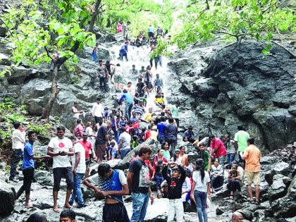 Palghar dams, ponds, waterfalls prohibited from September 6th | पालघरमधील धरणे, तलाव, धबधब्यात उतरण्यास 6 सप्टेंबरपर्यंत मज्जाव