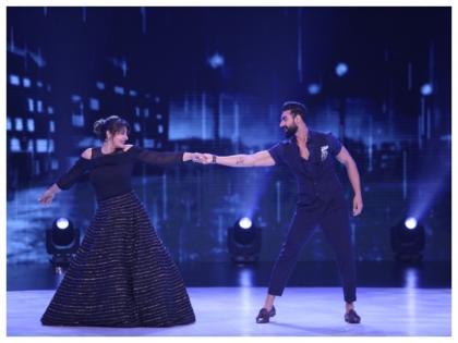 Raveena Rumble Flashback on 'Dance Diwane' | 'डान्स दिवाने'च्या मंचावर रवीना रमली फ्लॅशबॅकमध्ये