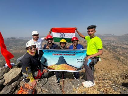 five aloka mountaineers climbed dangya pinnacle in nashik district | नाशिक जिल्ह्यातील डांग्या सुळक्यावर पाच अकोलेकर गिर्यारोहकांची चढाई