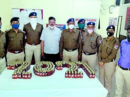 450 bottles of liquor seized in Gorakhpur-Secunderabad Express | गोरखपूर-सिकंदराबाद एक्स्प्रेसमध्ये दारूच्या ४५० बॉटल जप्त 