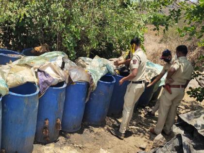 Lonavla rural police are took big action on liquar centre | गावठी हातभट्टीवर लोणावळा ग्रामीण पोलिसांची मोठी कारवाई; 1 लाख 33 हजारांची दारू नष्ट