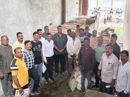 Parabhani: Liquor worth Rs 88 lakhs stolen by faking an accident; Driver's plan foiled, three arrested | Parabhani: बनावट अपघात करून ८८ लाखांची दारू चोरी; चालकाचा डाव फसला, तिघे अटकेत