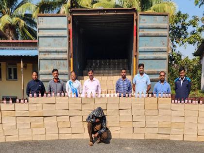 Truck seized with liquor worth 48 lakhs in Oros, Kolhapur State Excise Duty Bharari Squad Action | Kolhapur News: ओरोसमध्ये ४८ लाखांच्या मद्यासह ट्रक जप्त, राज्य उत्पादन शुल्कच्या भरारी पथकाची कारवाई