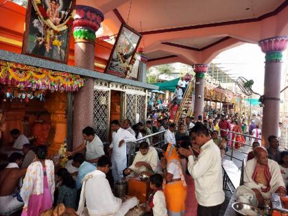 Nrisimhwadi is always full of devotees; Due to New Year's Day and holidays, devotees are drawn for Datta darshan | वर्षारंभीच नृसिंहवाडी भाविकांनी फुल्ल; नववर्ष दिन व सुट्टी मुळे भाविकांचा दत्त दर्शनासाठी ओढा