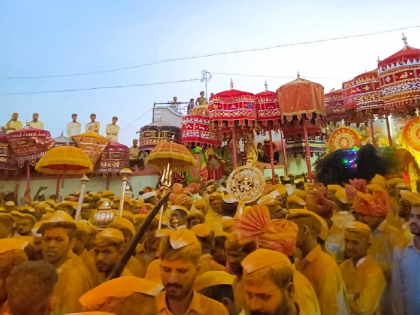 Halsiddhanath Maharaj ki Jai....appachiwadi Chayna Yatra in excitement | हालसिध्दनाथ महाराज की जय....आप्पाचीवाडीत घुमला नामघोष, चैत्र यात्रा उत्साहात