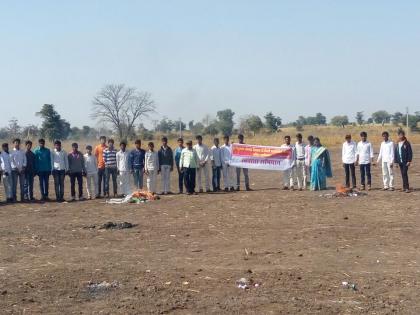 After the Yatra the waste was collected by the students | डव्हा यात्रोत्सवानंतर साचलेला कचरा विद्यार्थ्यांनी केला साफ; कृतितून स्वच्छतेचा संदेश