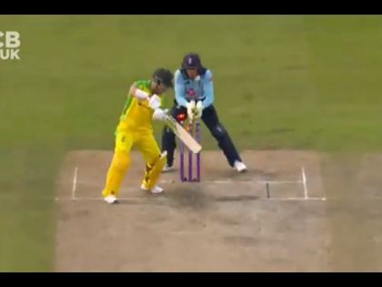 Eng vs Aus, 3rd ODI : What a ball from...Joe Root;  Joe Root bowls David Warner with a ripper, Watch Video | काय चेंडू टाकला राव... डेव्हिड वॉर्नरला काही कळायच्या आधी बेल्स उडाल्या, Video