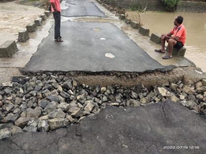 Heavy rains in Amravati district have flooded nine crore roads and bridges | अमरावती जिल्ह्यातील मुसळधार पावसाने नऊ कोटींच्या रस्ते व पुलांवर फिरवले पाणी