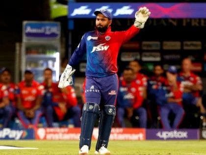 The Delhi Capitals have been fined after they maintained a slow over rate during their  IPL 2022 match against Lucknow Super Giants   | Delhi Capitals have been fined IPL 2022 : दिल्ली कॅपिटल्सने सामना गमावलाच, शिवाय १२ लाखांचा दंडही भरावा लागला