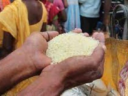 illegal sale and rigging of pds food grain from ration shop in tiwasa | तिवस्यात रेशनच्या धान्यावर परवानाधारकाचाच डल्ला