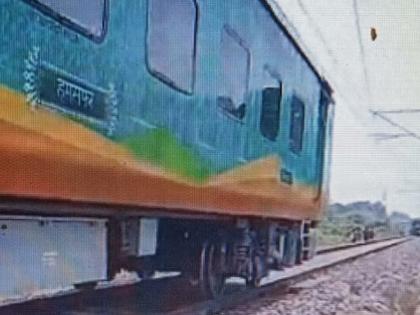 There was no one in the train, it felt like Rajdhani Expressl! An Odisha-like accident was avoided in Assam, engine left bogies on track | ट्रेनमध्ये कोणीच नव्हता, राजधानी वाटली! ओडिशासारखा अपघात आसाममध्ये टळला, काय घडले...