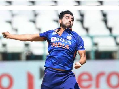 IND vs ZIM 1st ODI Live : 3 wickets for Deepak Chahar in his return match after 6 long months in International cricket, Zimbabwe loss 4 wickets in 21 balls | IND vs ZIM 1st ODI Live : Deepak Chahar चा कहर! ६ धावा अन् २१ चेंडूंत झिम्बाब्वेच्या चार फलंदाजांना पाठवले माघारी