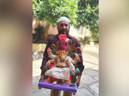 The installation of Ganpati bappa by Guddu Shaikh of Muslim community, Appreciation on social media | विसापुरात 'त्याच्या' सामाजिक बांधिलकीचे होत आहे कौतुक