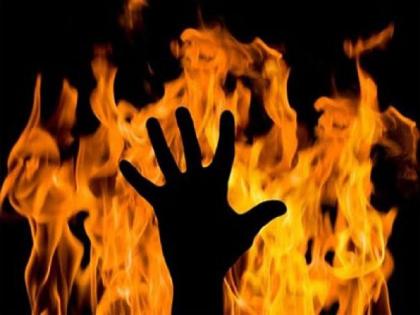 Drunken man burnt mother-in-law, brother-in-law with petrol; The killer committed suicide | दारूच्या नशेत सासू, मेव्हण्याला पेट्रोल टाकून जाळले; मारेकऱ्याने केली आत्महत्या