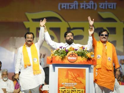 big setback to congress in akkalkot solapur leaders who have been with it since 1957 join shiv sena joins party in presence of deputy cm eknath shinde | १९५७पासून कुटुंब काँग्रेससोबत, पण आता २ बंधू शिवसेनेत; एकनाथ शिंदेंच्या उपस्थितीत पक्षप्रवेश big setback to congress in akkalkot solapur leaders who have been with it since 1957 join shiv sena joins party in presence of deputy cm eknath shinde | १९५७पासून कुटुंब काँग्रेससोबत, पण आता २ बंधू शिवसेनेत; एकनाथ शिंदेंच्या उपस्थितीत पक्षप्रवेश