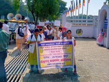 Contractual health workers took out a long march | कंत्राटी आरोग्य कर्मचाऱ्यांनी काढला लाँग मार्च