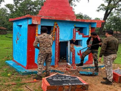 Bitlu's monument erected by Naxalites destroyed by Gadchiroli police | नक्षल्यांनी उभारलेले स्मारक पोलिसांकडून उद्ध्वस्त