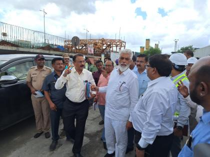 vashi khadi bridge to open by year end an inspected by dada bhuse | वाशी खाडीपूल वर्ष अखेरीस होणार खुला; दादा भुसेंनी केली पाहणी