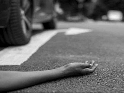 In Bhokardan, a young man on a two-wheeler was crushed by a truck | भोकरदनमध्ये भरधाव ट्रकने दुचाकीवरील तरुणास चिरडले In Bhokardan, a young man on a two-wheeler was crushed by a truck | भोकरदनमध्ये भरधाव ट्रकने दुचाकीवरील तरुणास चिरडले